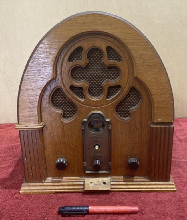 Old Style Retro AM/FM Radio