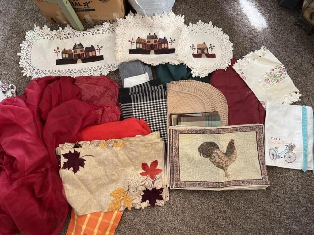 Lot of place mats knapkins, table cloths and a