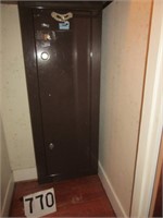 Homak gun safe - holds up to 8 guns