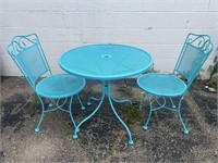 Vtg Outdoor Wrought Iron Table & Chairs