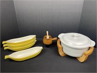 Banana split china ice cream dishes with butter,