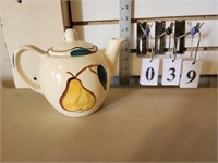 Apple/Pear Teapot - 4cup