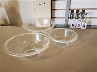 3 Pyrex Glass Mixing Bowls