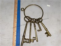 Appears to be brass skeleton keys.