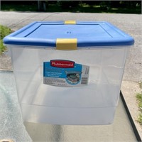 Rubbermaid Snap Toppers 60 Quart Storage Box