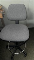 Swivel drafting chair