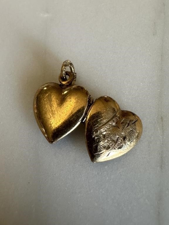 VINTAGE GOLD FILL LOCKET