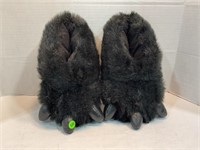 Ape foot slippers, men’s medium 9 to 10 size