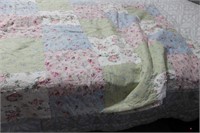Queen Sz. Shabby Chic Quilt, Great Condition