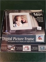 DIGITAL PICTURE FRAME AND SD CARD - WORKING