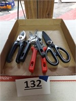 Lot of assorted cutters/scissors