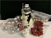 4" GOEBEL SNOWMAN AND OTHER HOLIDAY DÉCOR