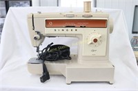 Singer 543 Sewing Machine w/ Case