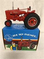 1/16 IH Farmall M-TA Tractor with Box