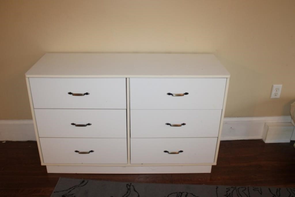 White 6 Drawer Dresser 47.5x17x29.5H
