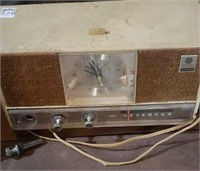 Vintage GE Clock Radio Solid State