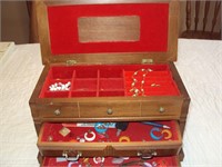 Nice Jewelry Box with Contents - Cameo Earrings ++
