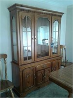 5' W X 6 1/2' H LIGHTED BROYHILL HUTCH EXCELLENT