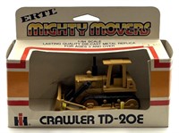 1:64 ERTL IH Crawler TD-20E Mighty Movers