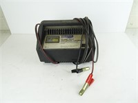 10 AMP Battery Charger for Deep Cycle/Marine