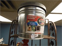 NEW LOCKING DOG FOOD CONTAINER