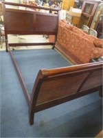MODERN MAHOGANY QUEEN SLEIGH BED WITH RAILS