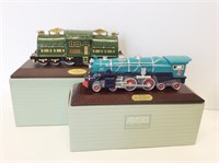 2 Avon Lionel Display Train Cars