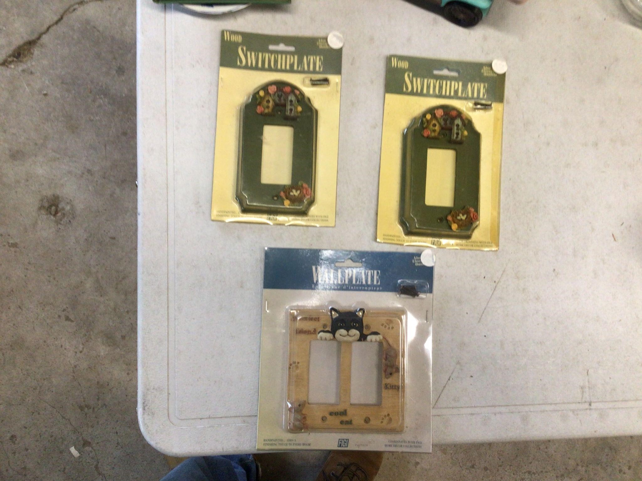 3 SWITCHPLATES = NIP