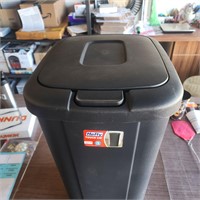 Hefty Touch Lid 13.3 gal Trash Can