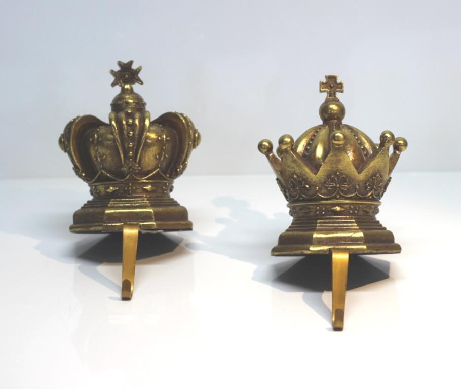 KING + QUEEN MANTLE PIECES W/HOOKS