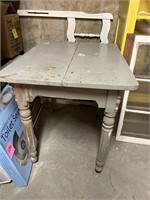 GREY ROLLER TABLE