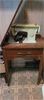 Singer Fabric Mate 252 w/Sewing Cabinet