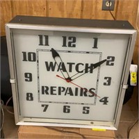 Vintage clock 15 1/2” x 15”, runs