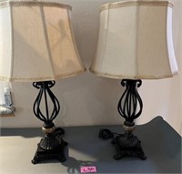 11 - PAIR OF MATCHING TABLE LAMPS W/ SHADES (L39)