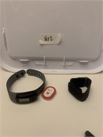 2 apple items lot both in photos