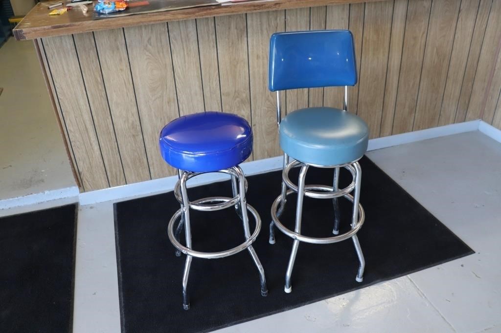 Vintage Set of 2 Ford Counter Stools