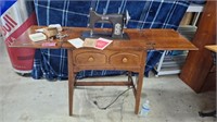DOMESTIC ROTARY WHITE SEWING MACHINE IN STAND
