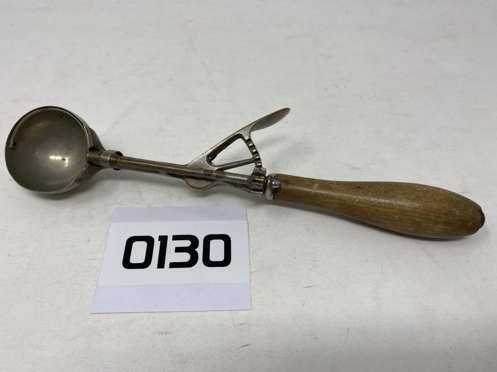 Gilchrist's #31 Ice cream scoop