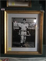 SIGNED BLACK/WHITE MICKEY MANTLE PICTURE