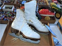 ICE SKATES