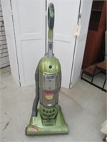 EUREKA UNO 12 AMP VACUUM CLEANER