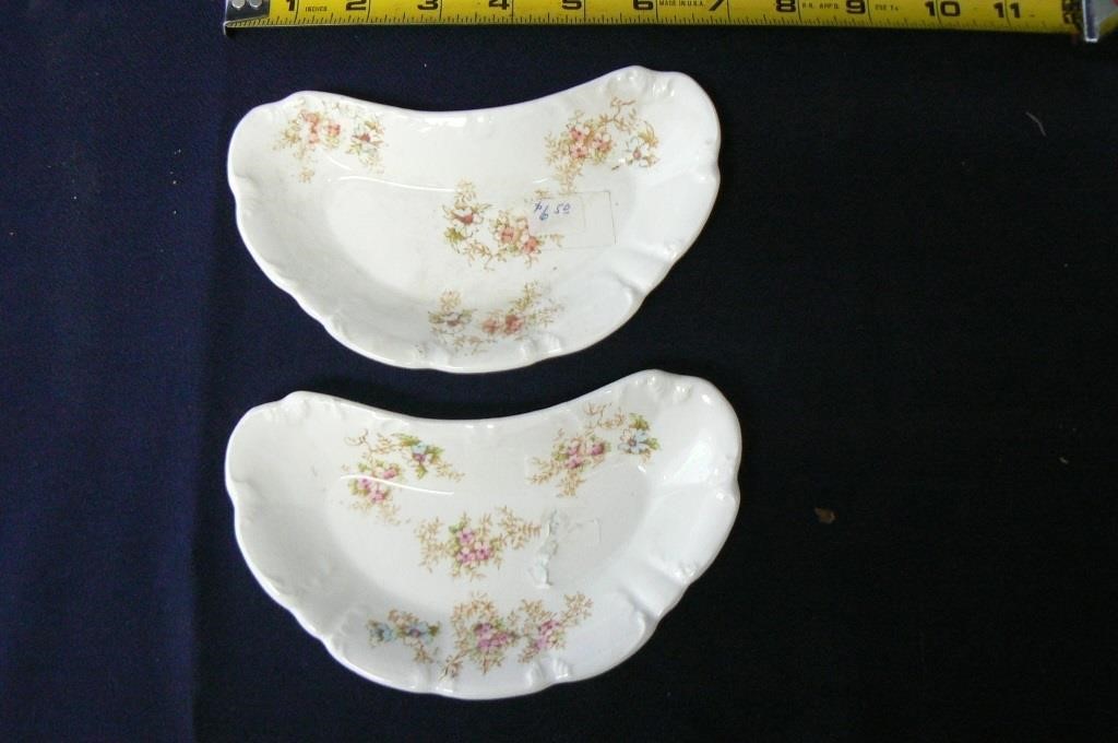 PAIR OF ANTIQUE PORCELAIN BONE DISHES