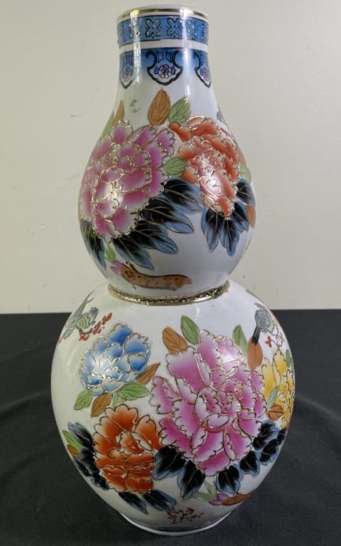 Chinese Hand Painted Porcelain Gourd Vase