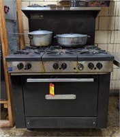 South Bend (Model 300d Commercial Gas Stove w/ 6