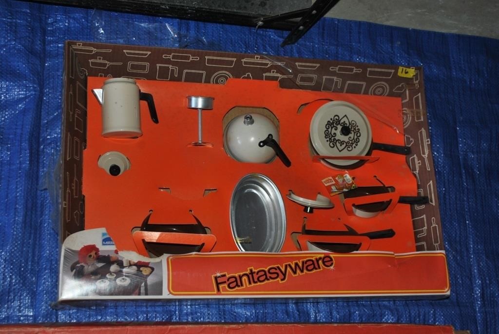 Fantasyware play set in box missing 1 item