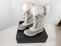 NEW Sorel: Joan of Arctic Fawn Boots (Size:8)