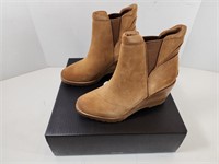 NEW Sorel: After Hours Chelsea Boots (Size: 8.5)