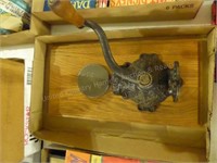 Vintage coffee grinder (NO jar)
