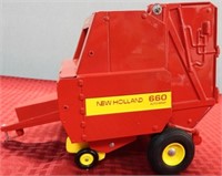 Ertl New Holland 660 Auto Wrap Round Baler