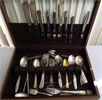 T - HOLMES & EDWARDS SILVER PLATE FLATWARE (P93)